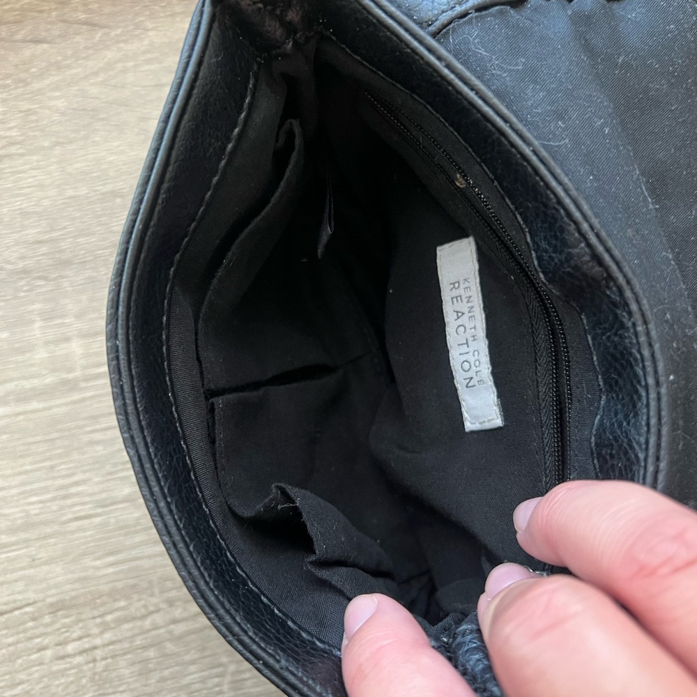 Kenneth Cole Reaction Black Crossbody Bag - Picture 6 of 10